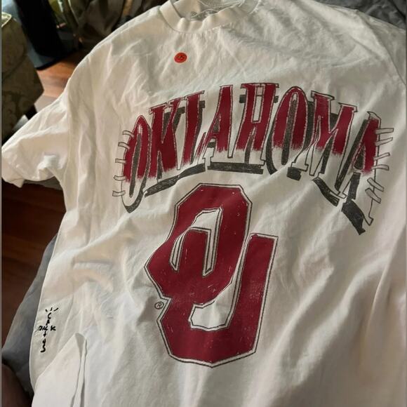 Travis Scott x Mitchell & Ness Oklahoma
Sooners T-Shirt Size Large New w/o Tag - Picture 3 of 4